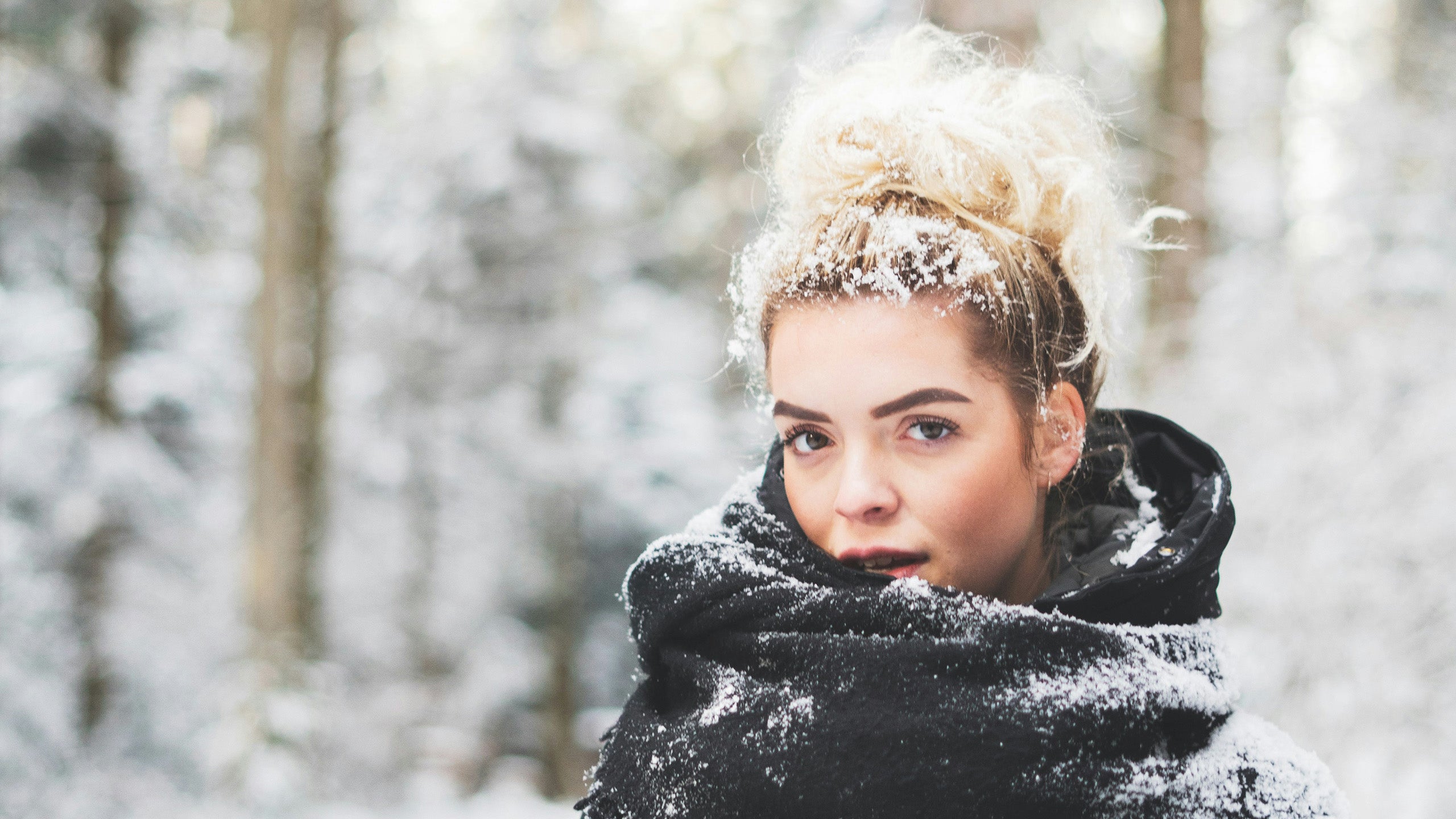 Come trattare la pelle del viso in inverno: una guida per mantenere la tua pelle idratata e protetta